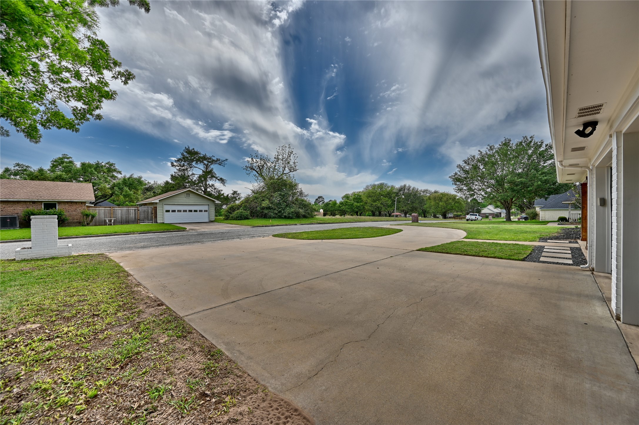 207 Briar Ridge Drive Bellville, TX 77418 - Photo 4 of 36 a view of a garden