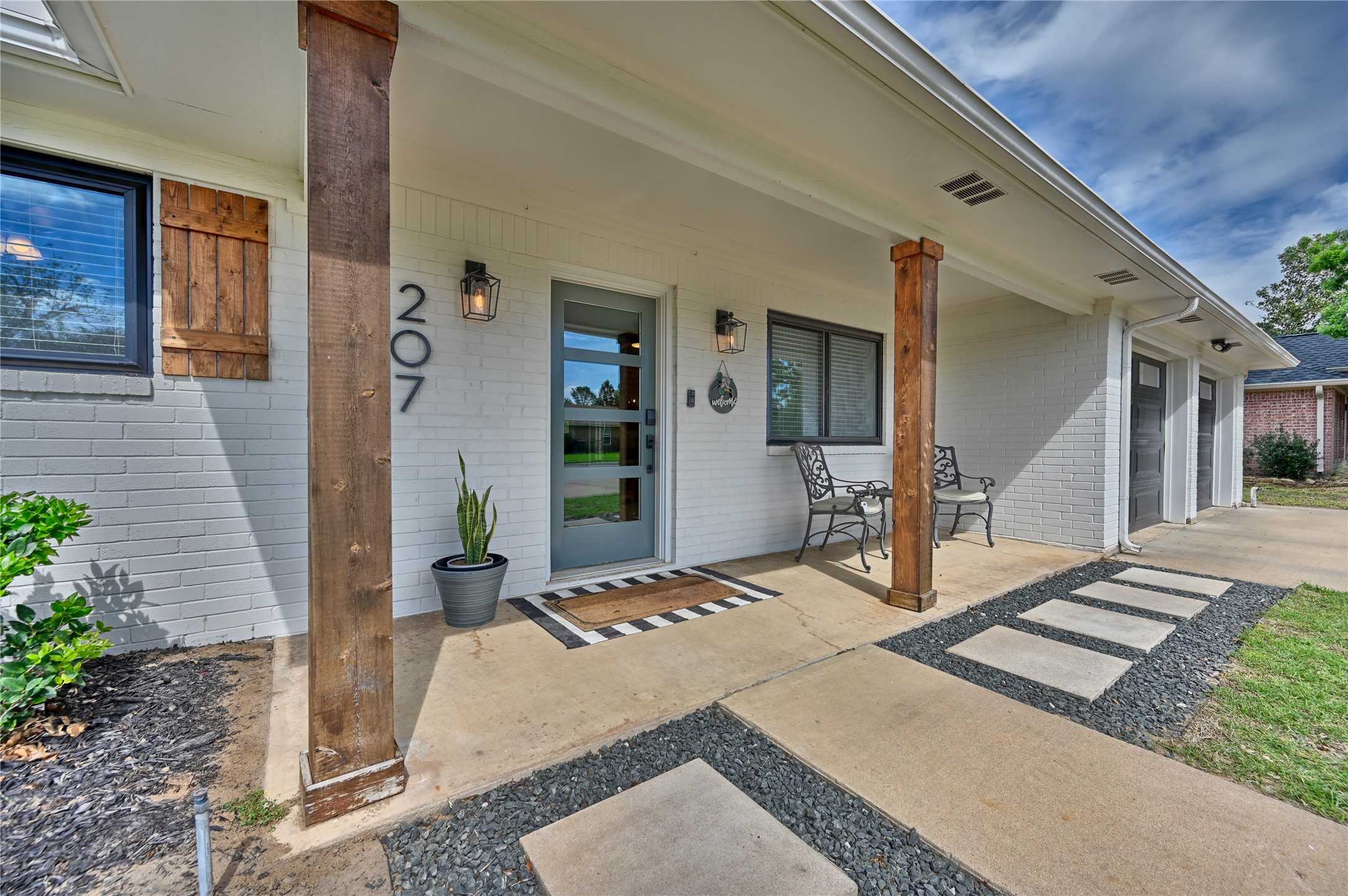 207 Briar Ridge Drive Bellville, TX 77418 - Photo 6 of 36 a patio with table and chairs