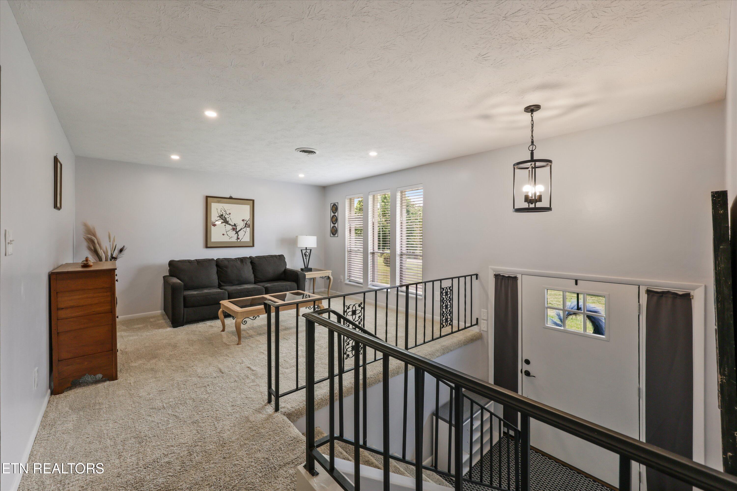 5524 Carter Road Knoxville, TN 37918 - Photo 8 of 57 Living Area