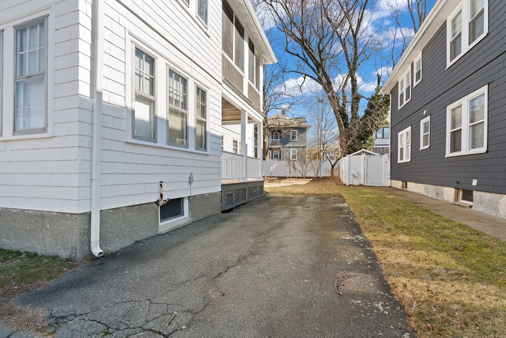 52-54 Rangeley Road Newton, MA 02465 - Photo 8 of 36 Gallery Image 8