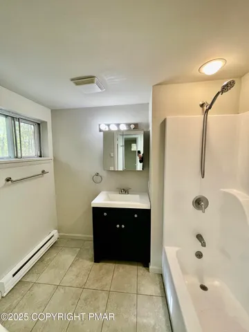 $2,250 | 218 Sellersville Drive, East Stroudsburg, PA 18302