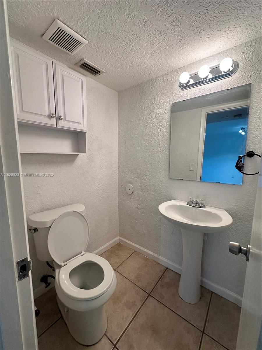 8600 Southwest 67th Avenue, Unit 908 Pinecrest, FL 33156 - Photo 13 of 25 a bathroom with a toilet a sink and a mirror