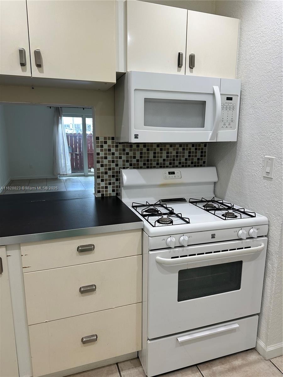 8600 Southwest 67th Avenue, Unit 908 Pinecrest, FL 33156 - Photo 20 of 25 a stove top oven sitting inside of a kitchen