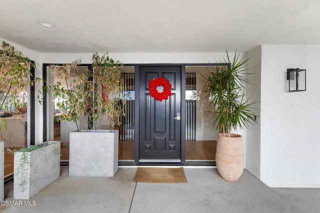 a view of entryway with flower plants