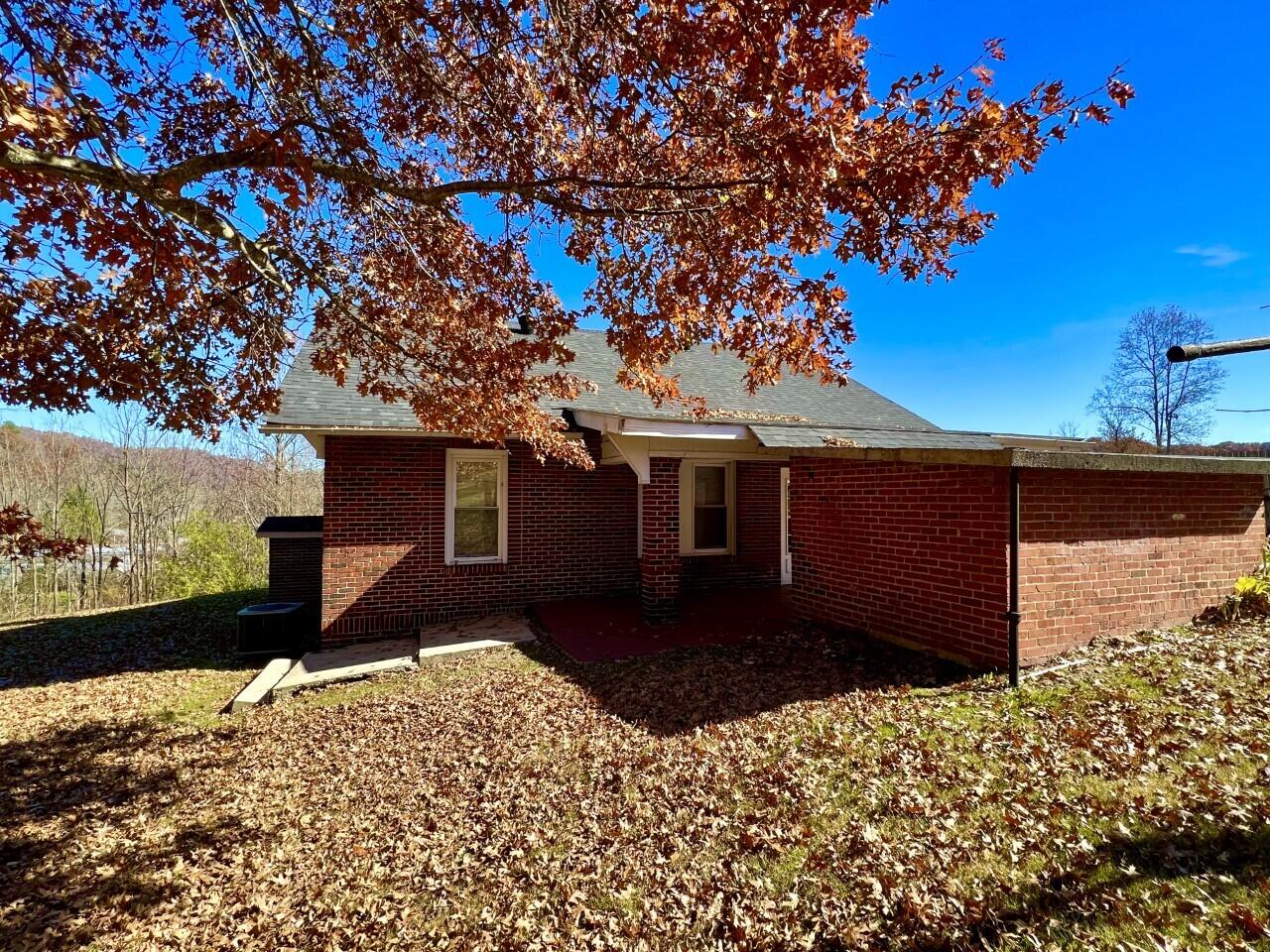 4313 Porter Road Coeburn, VA 24230 - Photo 8 of 40 Back
