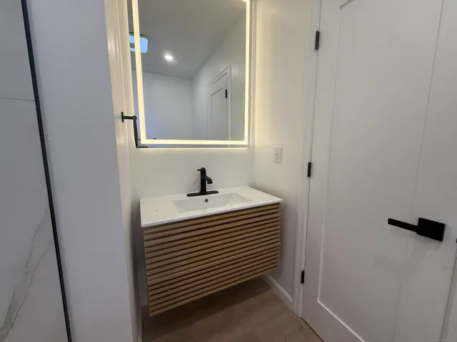 $2,500 | 45 Mahl Avenue, Hartford, CT 06120