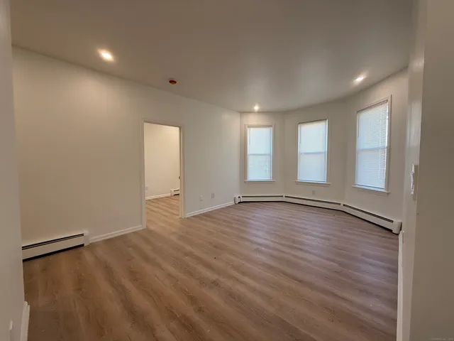 $2,500 | 45 Mahl Avenue, Hartford, CT 06120