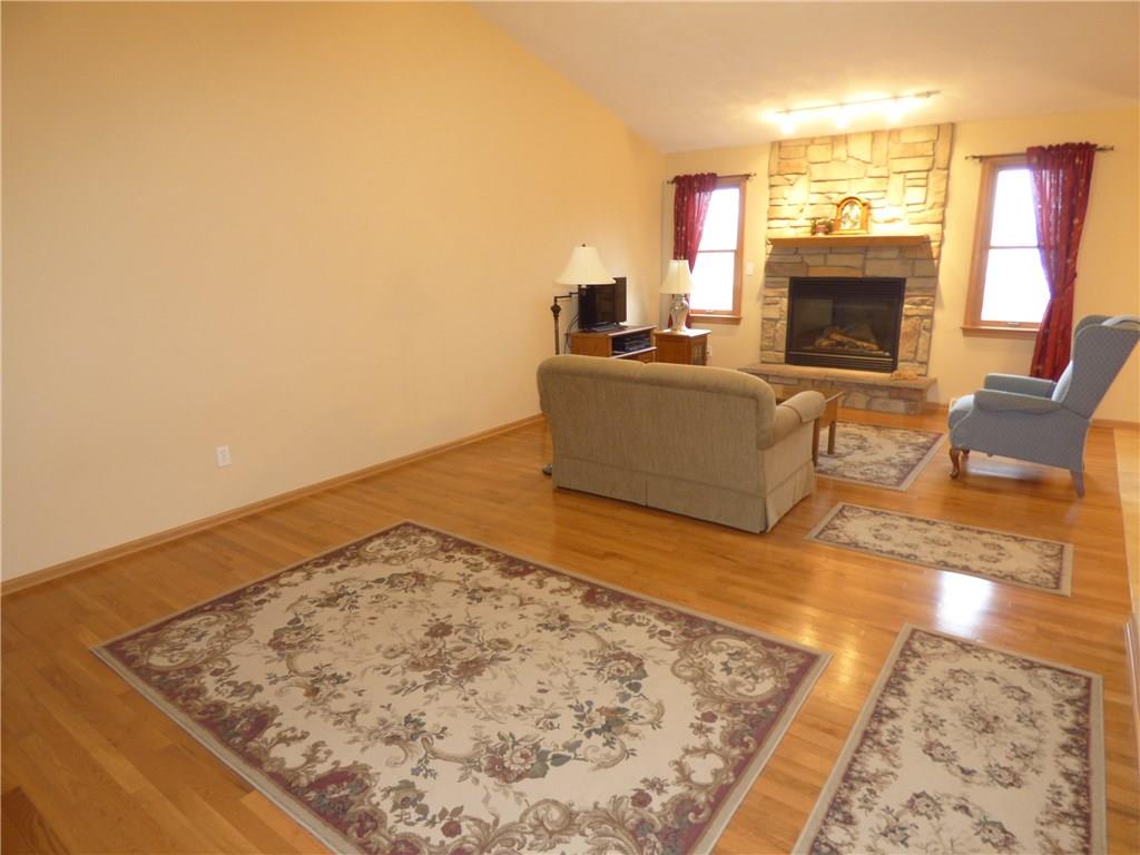 131 Rustic Ridge Drive Pittsburgh, PA 15239 - Photo 2 of 25 Living Room