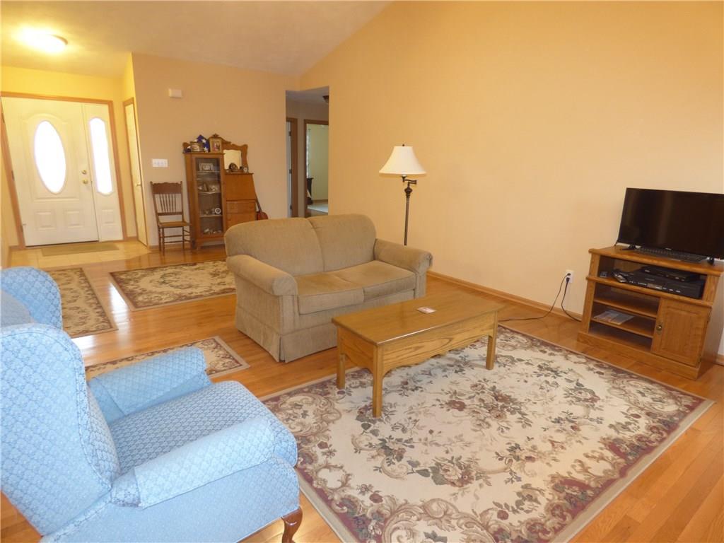 131 Rustic Ridge Drive Pittsburgh, PA 15239 - Photo 3 of 25 Living Room