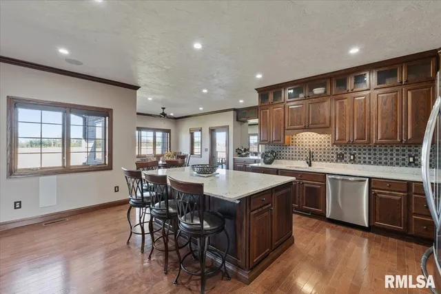 $570,000 | 15758 North 2120th Avenue, Geneseo, IL 61254