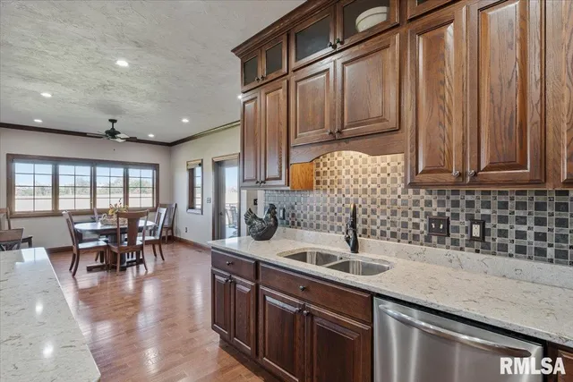 $570,000 | 15758 North 2120th Avenue, Geneseo, IL 61254