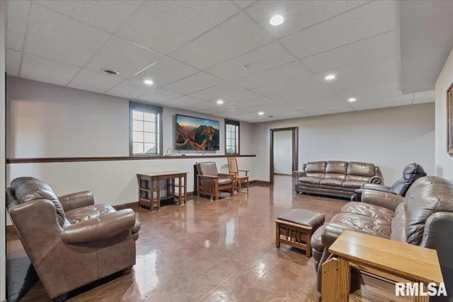 $570,000 | 15758 North 2120th Avenue, Geneseo, IL 61254