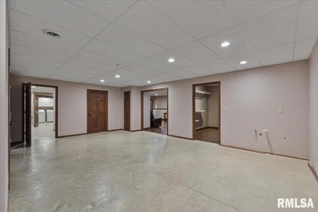 $570,000 | 15758 North 2120th Avenue, Geneseo, IL 61254