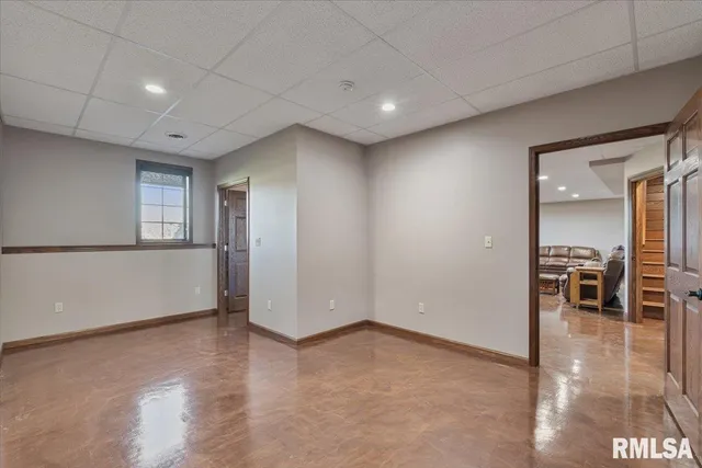 $570,000 | 15758 North 2120th Avenue, Geneseo, IL 61254