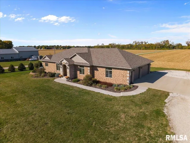$570,000 | 15758 North 2120th Avenue, Geneseo, IL 61254
