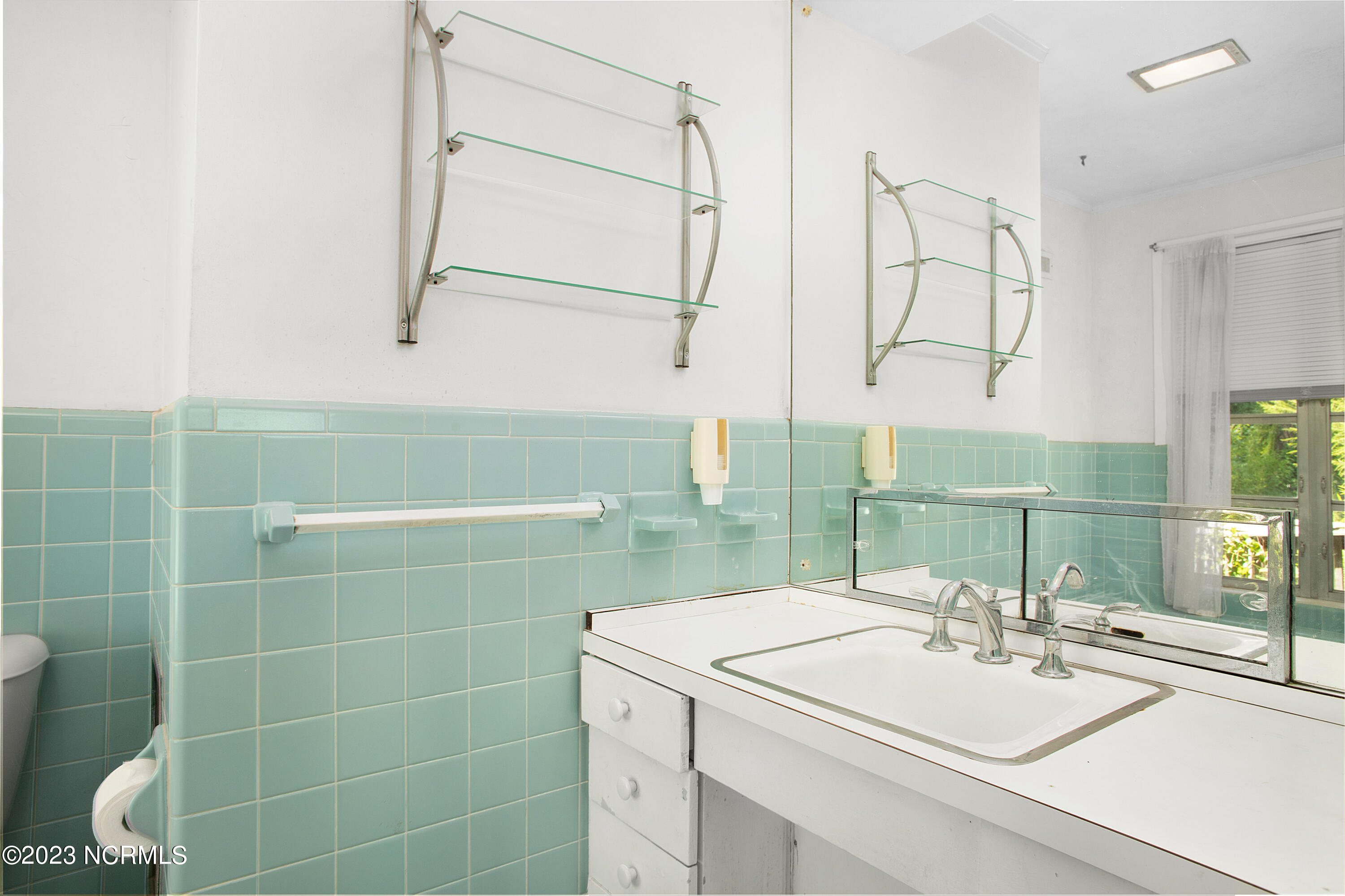 505 Liberty Hill Road Kinston, NC 28501 - Photo 12 of 21 Owner's Bath
