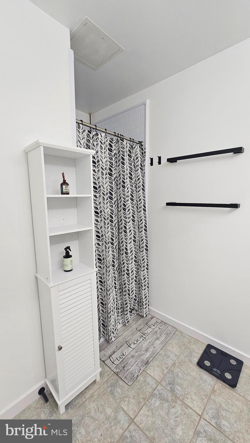1300 N Street Northwest, Unit 713 Washington, DC 20005 - Photo 15 of 38 a view of walk in closet with empty racks