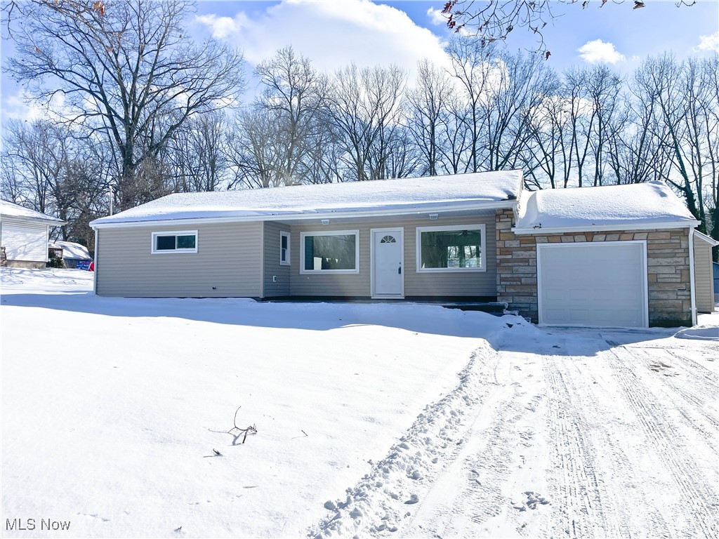 4949 East Radio Road Youngstown, OH 44515 - Photo 1 of 37 Ranch-style home with a garage