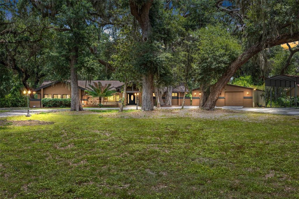 181 North Smokey Mountain Road Seffner, FL 33584 - Photo 1 of 61