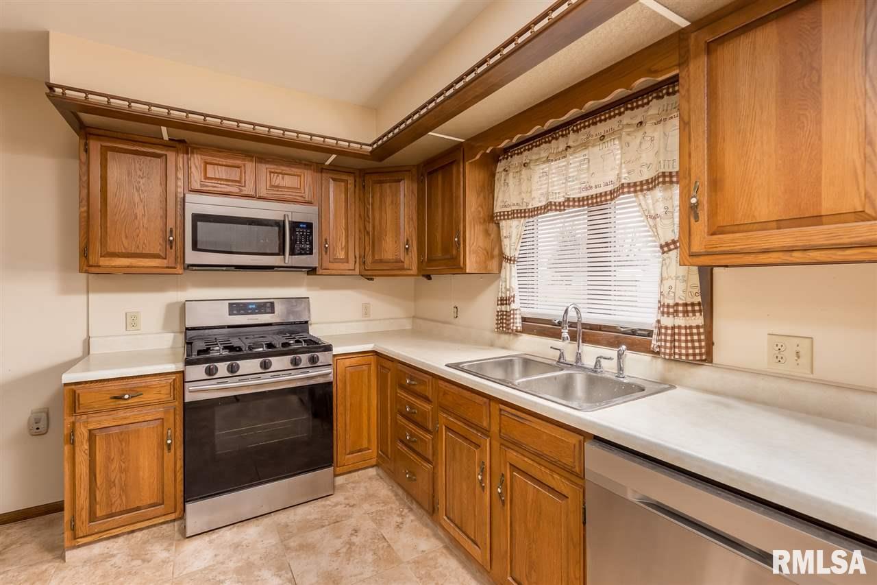 678 Hillcrest Road Milan, IL 61264 - Photo 3 of 24 Gallery Image 3
