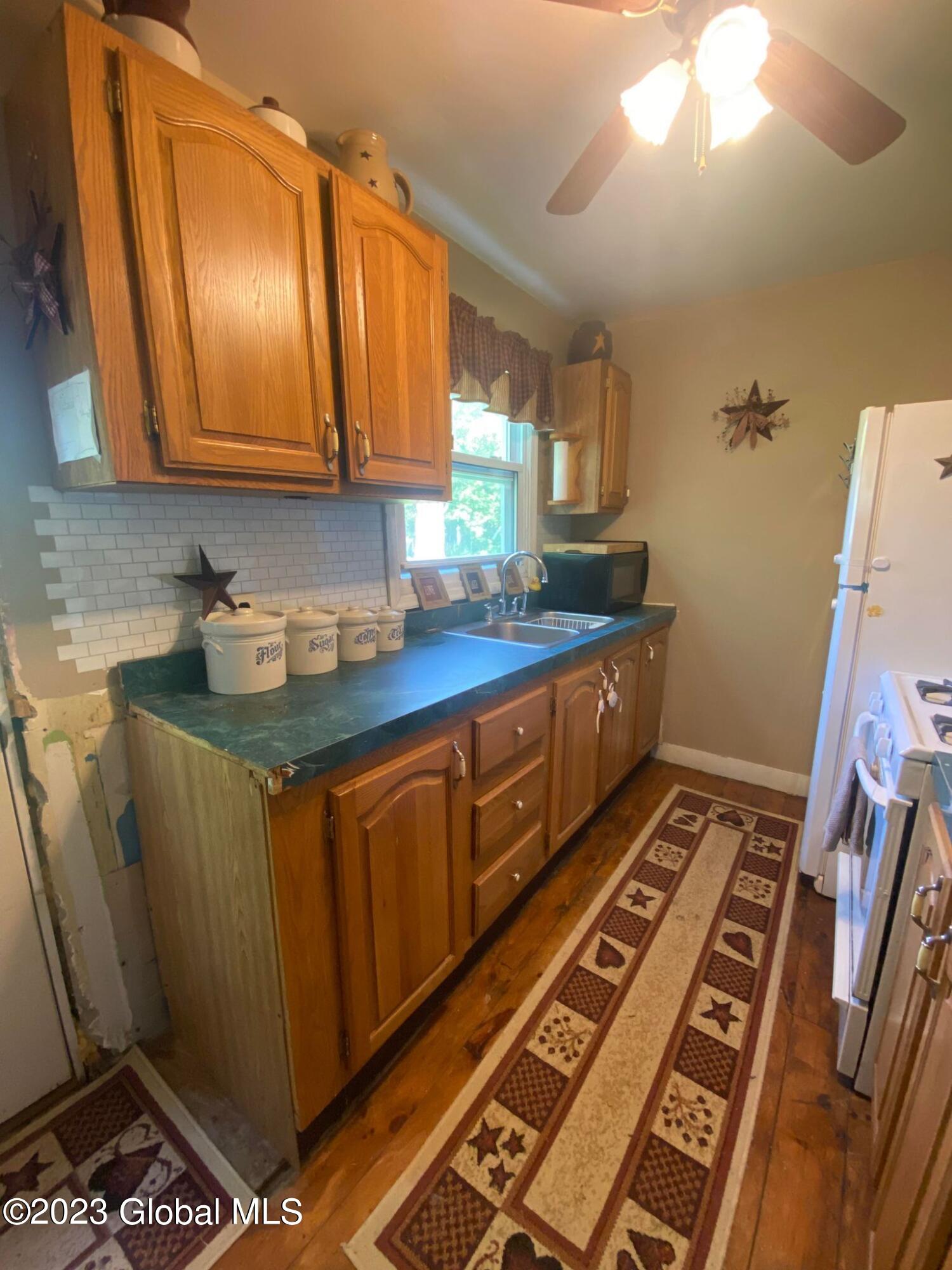 791 Vineyard Road Crown Point, NY 12928 - Photo 3 of 30 346150973_1965197193816929_4332954030202