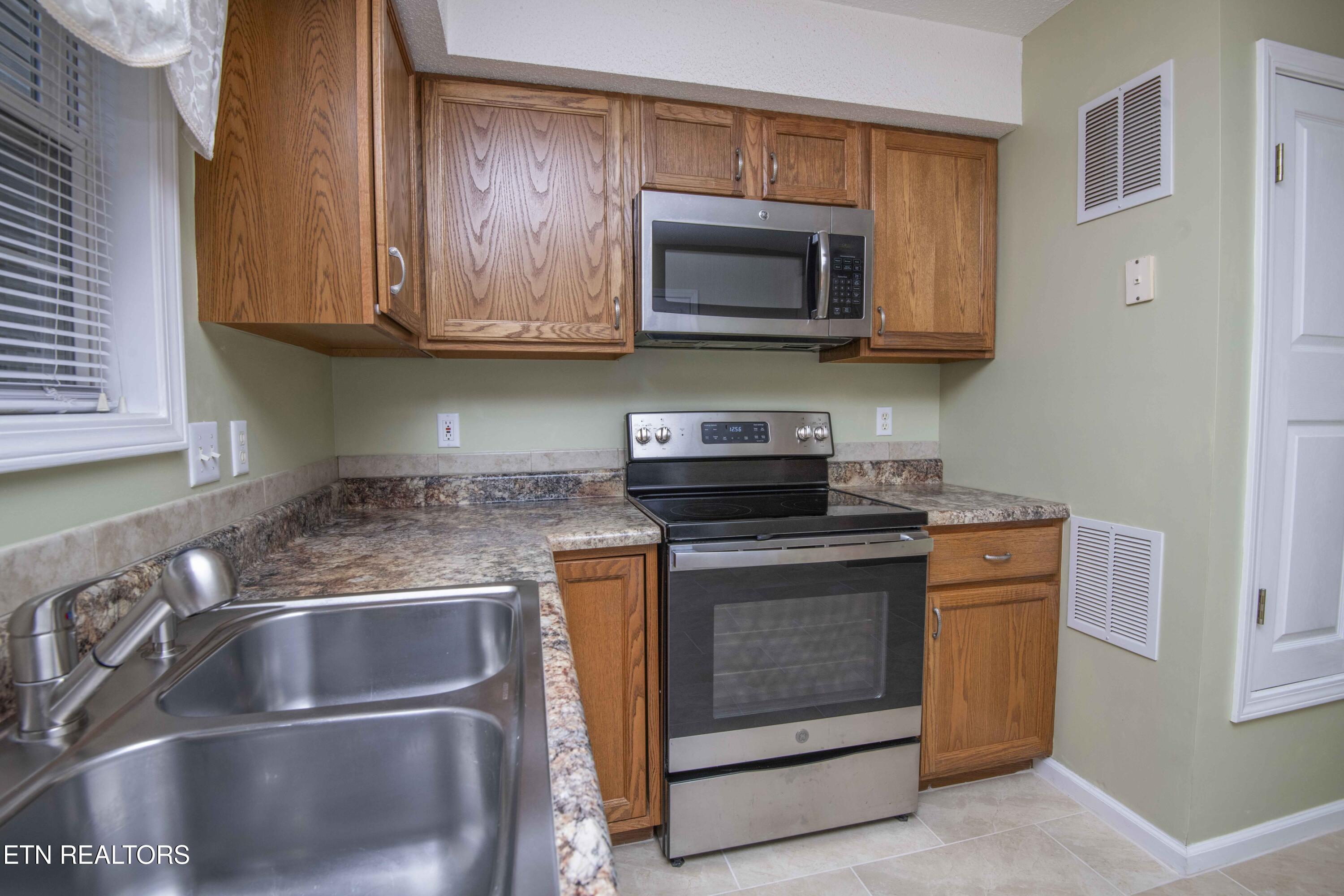 3209 Quiet Way Knoxville, TN 37918 - Photo 11 of 29 kitchen_1