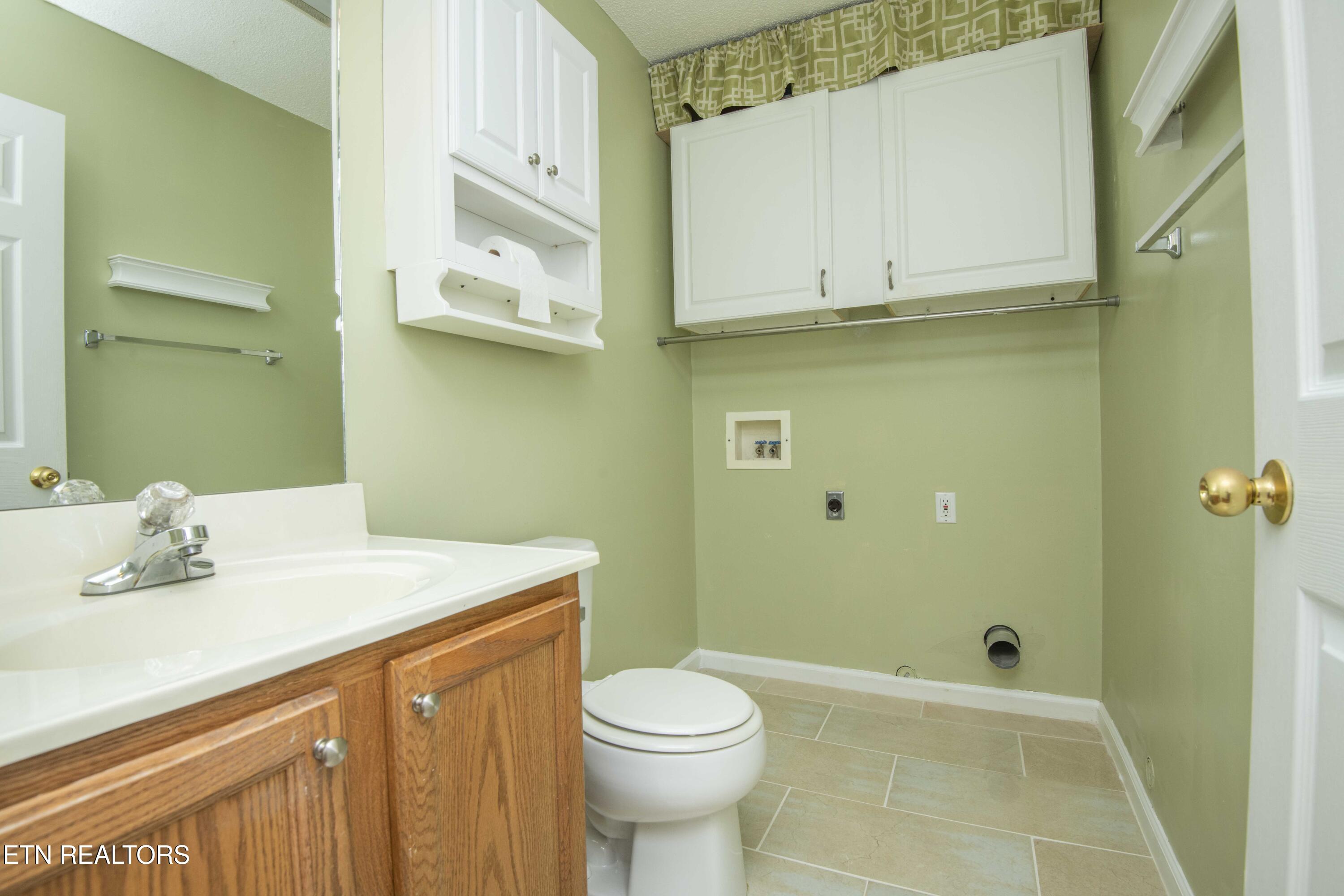 3209 Quiet Way Knoxville, TN 37918 - Photo 14 of 29 half bath_1