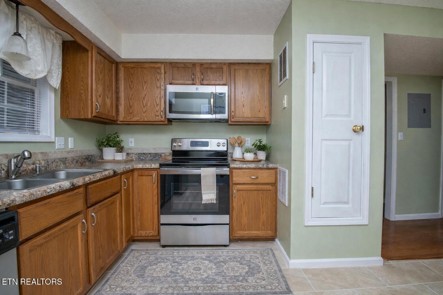 3209 Quiet Way Knoxville, TN 37918 - Photo 6 of 29 Modern kitchen with oak cabinetry