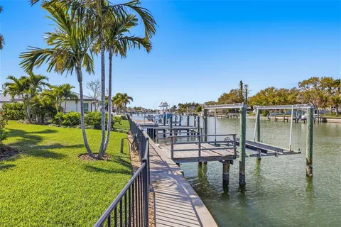 $1,999,000 | 4310 40th Street South, St. Petersburg, FL 33711
