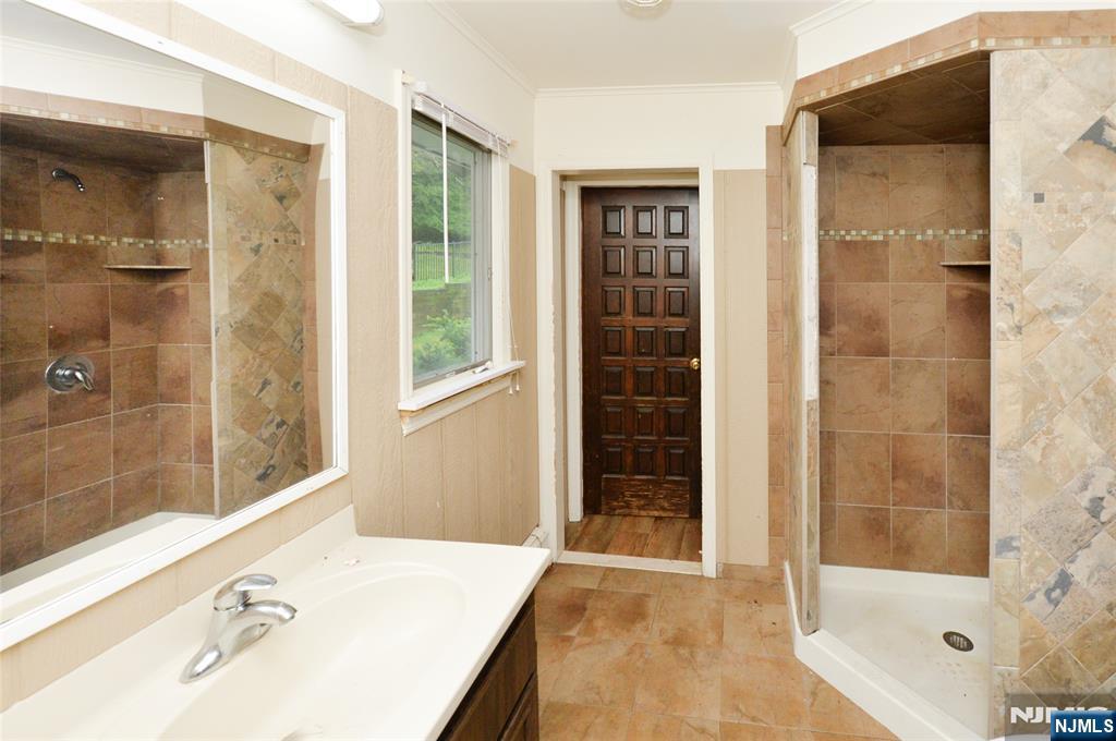 105 Ricker Drive Ringwood, NJ 07456 - Photo 14 of 33