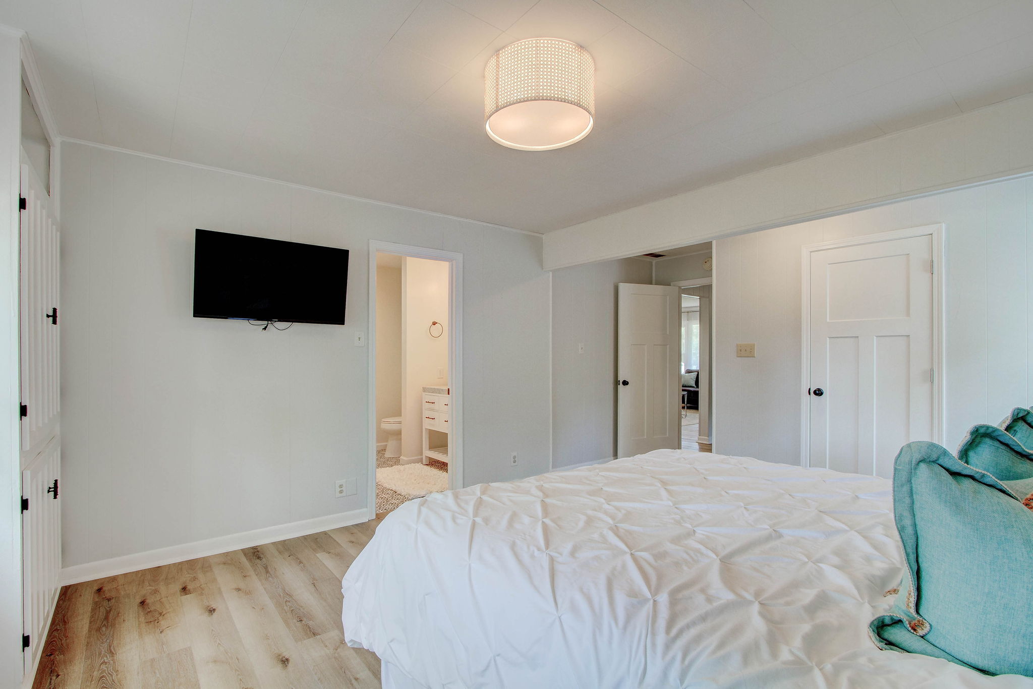 914 Pawnee Road Carmel, IN 46032 - Photo 22 of 37 Gallery Image 22