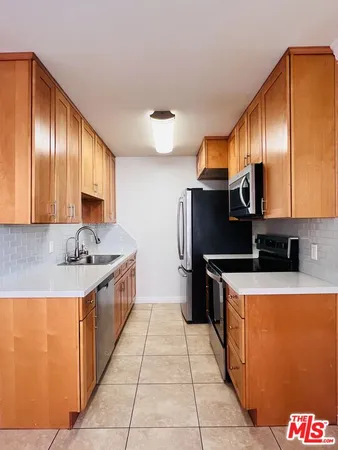 $2,800 | 121 Sinclair Avenue, Unit 243, Glendale, CA 91206