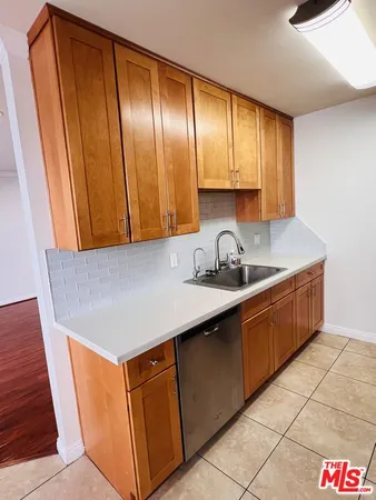 $2,800 | 121 Sinclair Avenue, Unit 243, Glendale, CA 91206