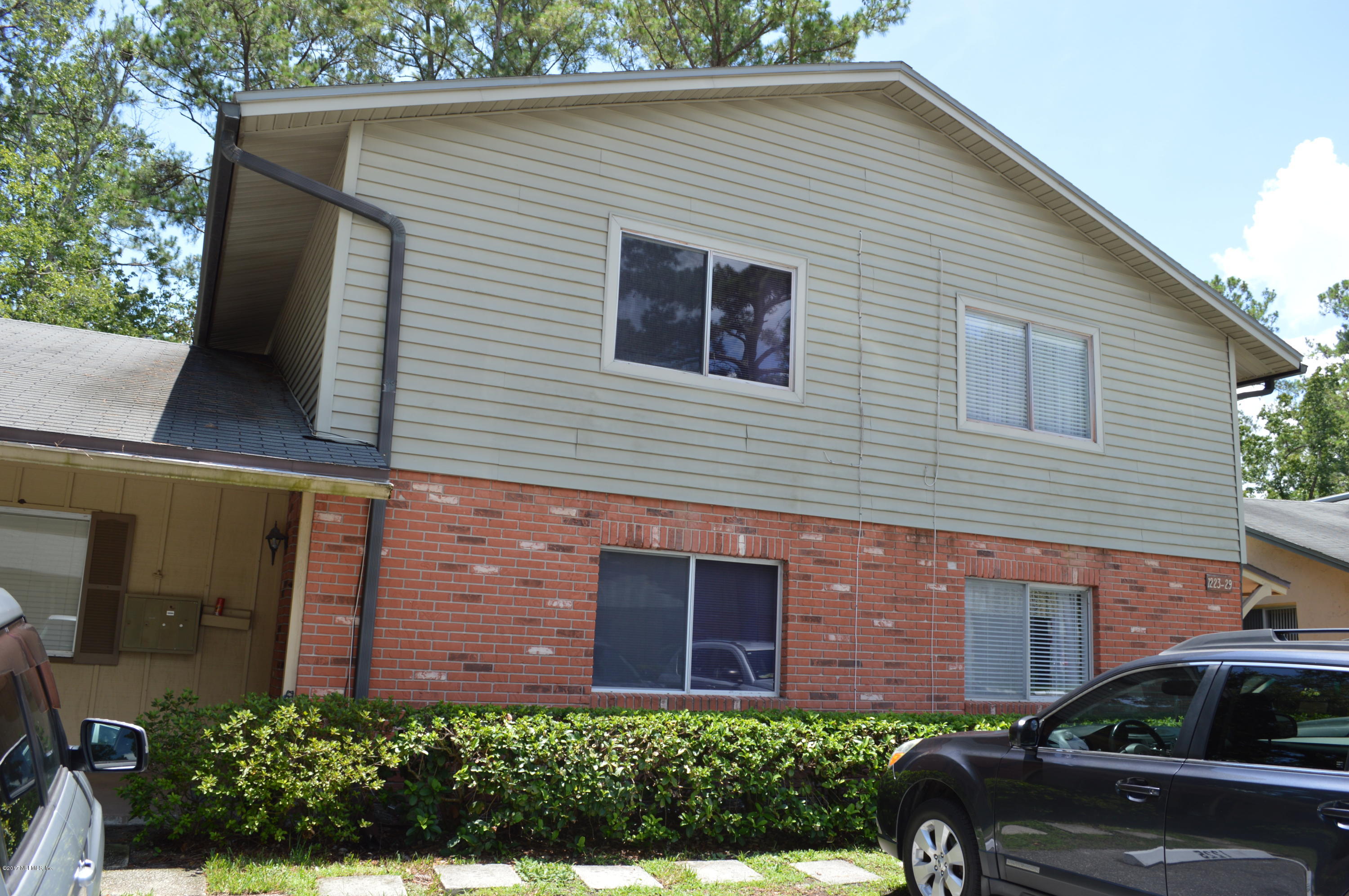1225 The Grove Road, Unit 10 Orange Park, FL 32073 - Photo 19 of 23 SIDEVIEW