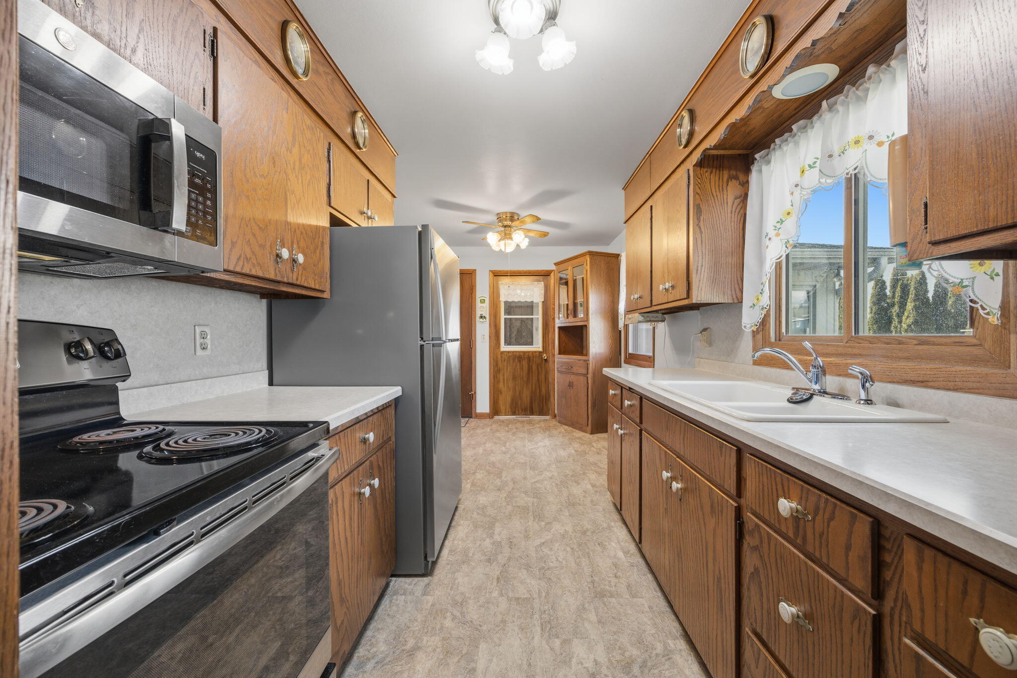 307 Martin Street Fort Atkinson, WI 53538 - Photo 12 of 53 27-web-or-mls-IMG_2266