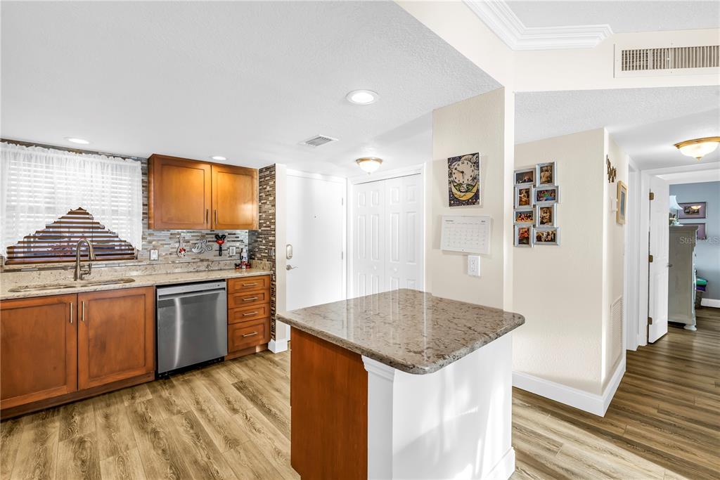 4525 Cove Circle, Unit 102 St. Petersburg, FL 33708 - Photo 7 of 73