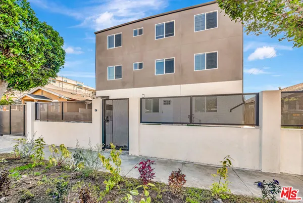 $900 | 1584 West 37th Street, Unit ROOM 3, Los Angeles, CA 90018