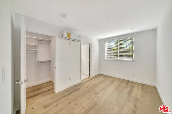 $900 | 1584 West 37th Street, Unit ROOM 3, Los Angeles, CA 90018