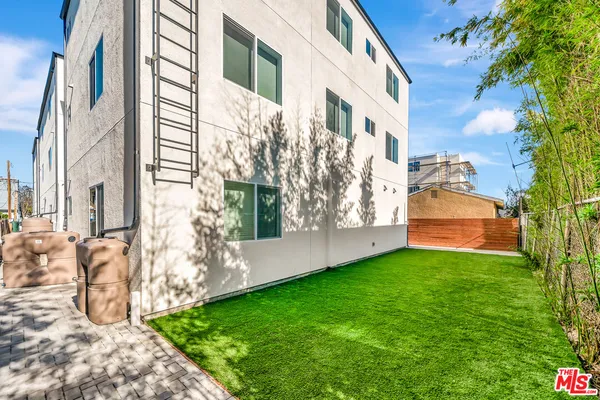 $900 | 1584 West 37th Street, Unit ROOM 3, Los Angeles, CA 90018
