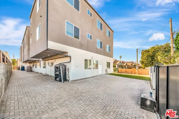 $900 | 1584 West 37th Street, Unit ROOM 3, Los Angeles, CA 90018