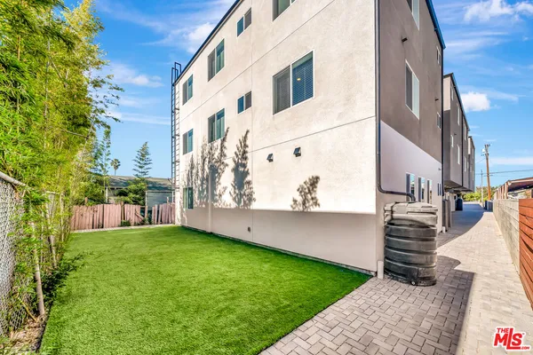 $900 | 1584 West 37th Street, Unit ROOM 3, Los Angeles, CA 90018