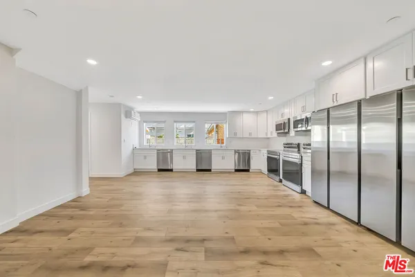 $900 | 1584 West 37th Street, Unit ROOM 3, Los Angeles, CA 90018