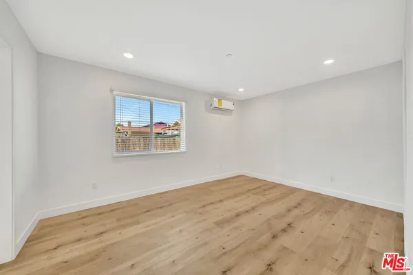$900 | 1584 West 37th Street, Unit ROOM 3, Los Angeles, CA 90018