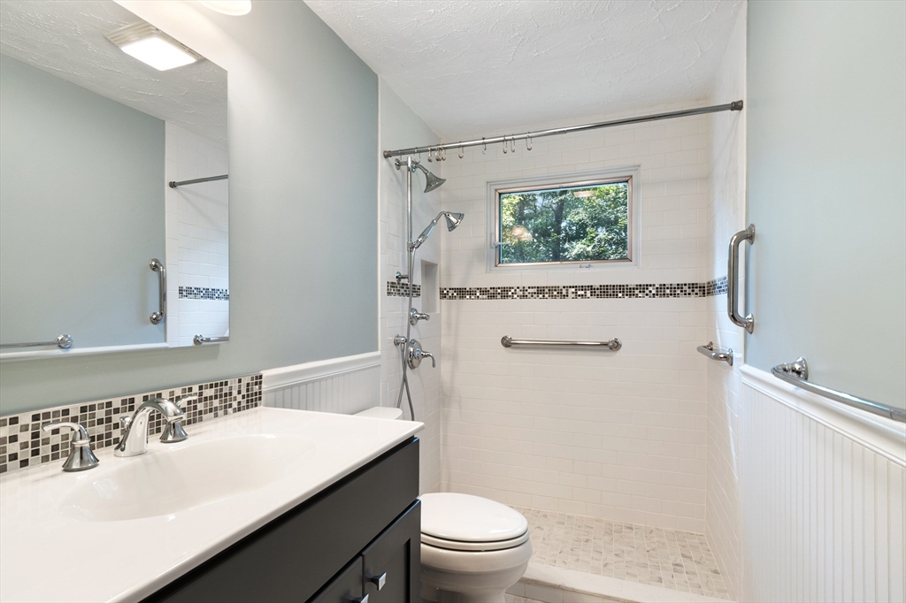 7 Pilgrim Road Chelmsford, MA 01824 - Photo 15 of 22 Gallery Image 15