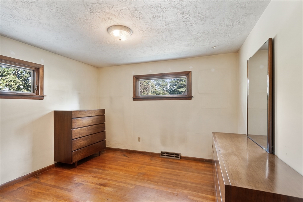 7 Pilgrim Road Chelmsford, MA 01824 - Photo 10 of 22 Gallery Image 10