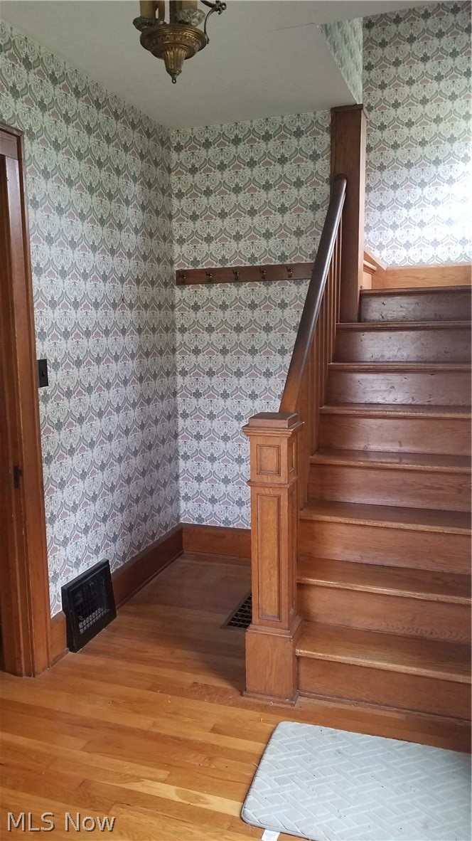 27375 Pettibone Road Solon, OH 44139 - Photo 7 of 11 Front entryway with Gorgeous woodwork and neutral Art Deco wallpaper. Opens to the covered front porch.