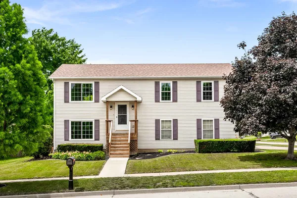$265,500 | 301 Waterford Estates Drive, Bloomington, IL 61704