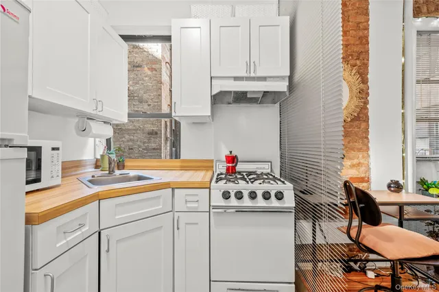 $450,000 | 204 West 10th Street, Unit 7 | West Village
