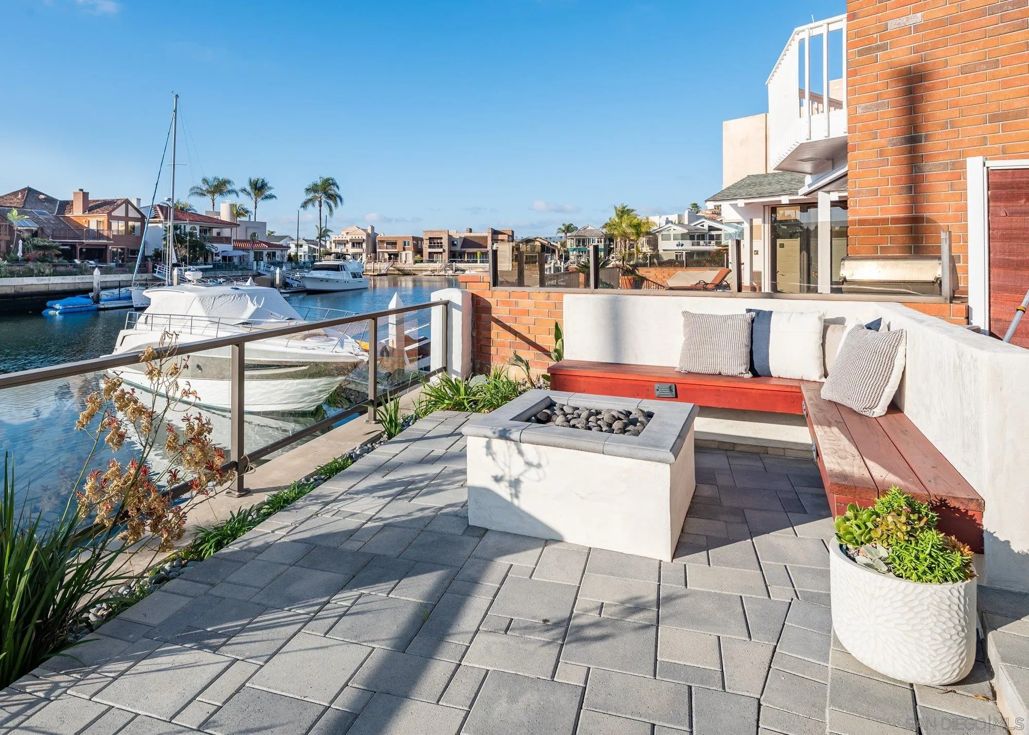 21 Green Turtle Road Coronado, CA 92118 - Photo 16 of 55 a outdoor space with lots of tables and chairs