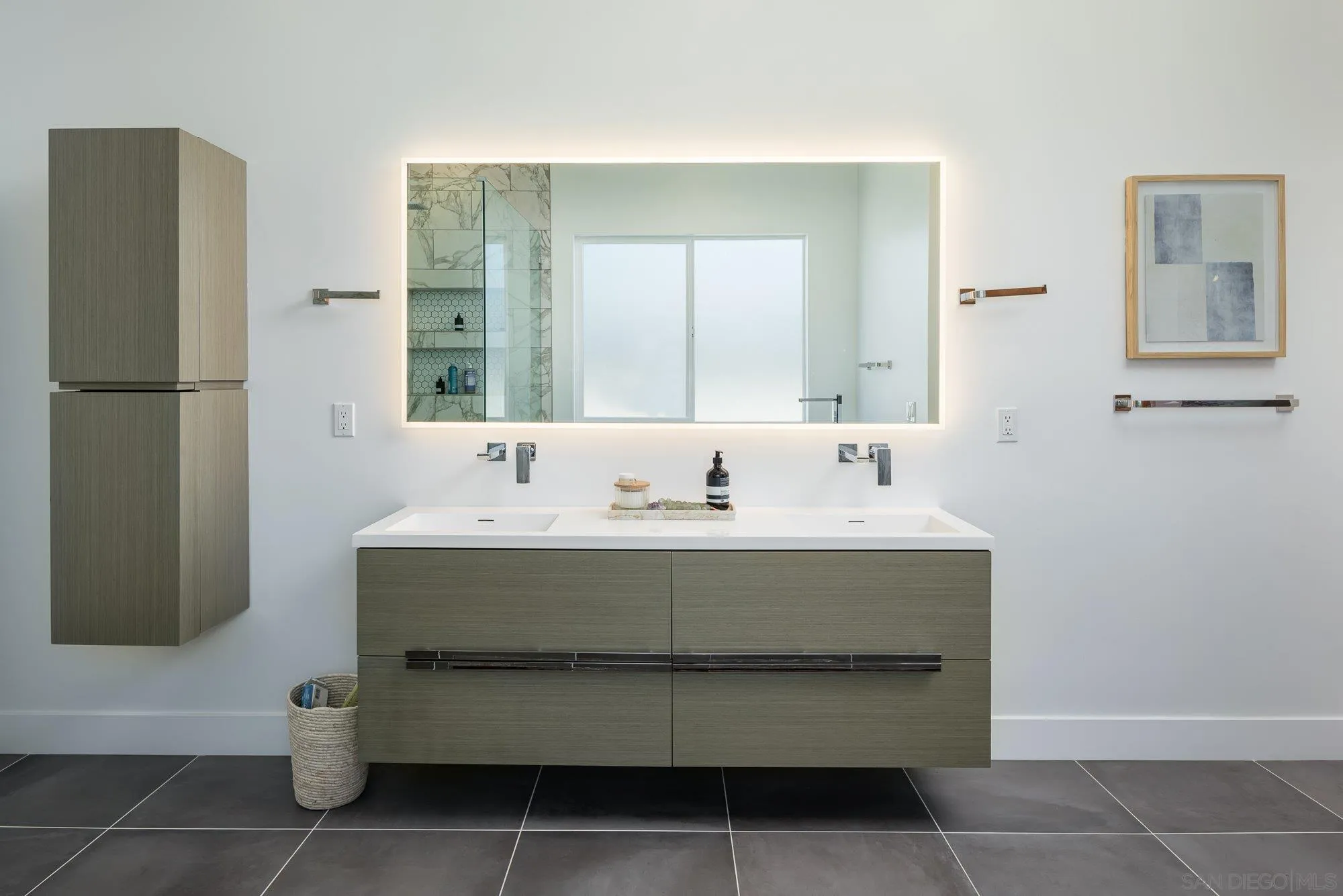 21 Green Turtle Road Coronado, CA 92118 - Photo 37 of 55 a bathroom with a sink and a mirror